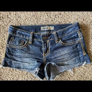 Zanadi shorts size 7 in new condition.